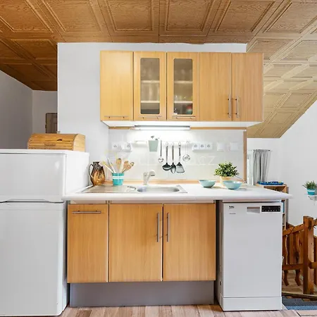 241 Nyaraló Černý Dŭl